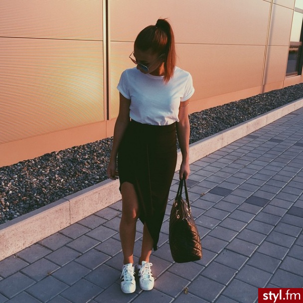 Średnie Spódnice Moda