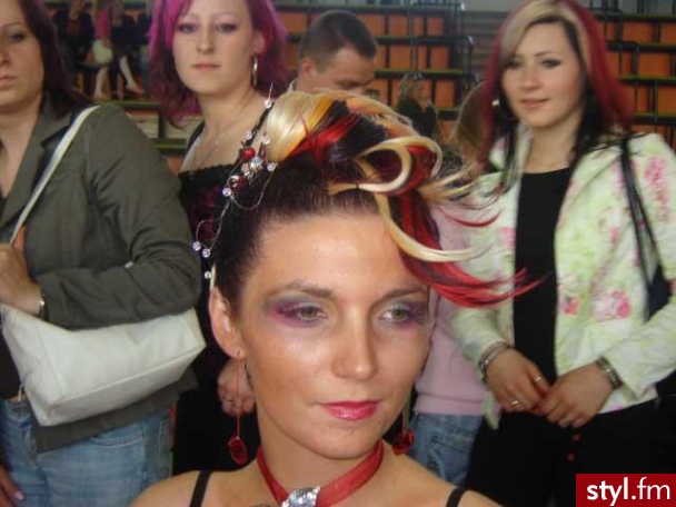 Wieczorowe Średnie Fryzury