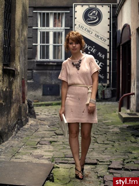 dress- H&M,
jacket- Zara,
shoes- Wawa,
clutch- Primark,
belt- vintage,
necklace- gift from Vintage Market, - Pozostałe Ciuchy Moda
