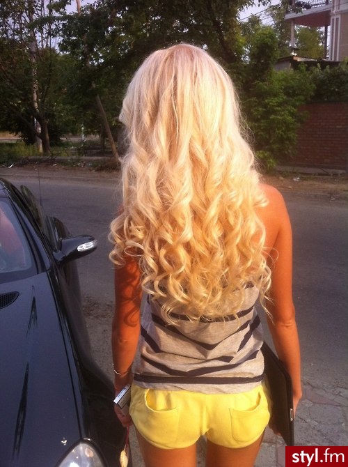 Blond Rozpuszczone Kręcone Na co dzień Długie Fryzury