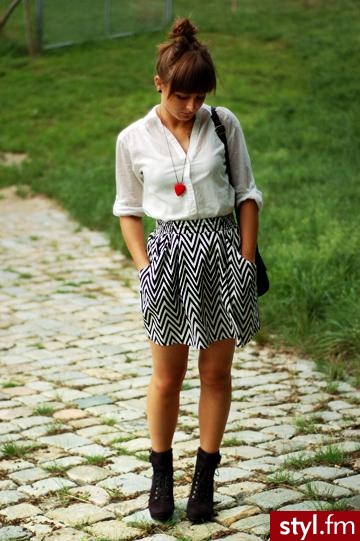 Buty - Promod
Koszula/Shirt - H&M
Spódnica/Skirt - H&M
wisiorek/necklace - DIY - Moda uliczna Inne Moda