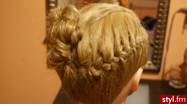 Blond Warkocze Proste Wieczorowe Średnie Fryzury