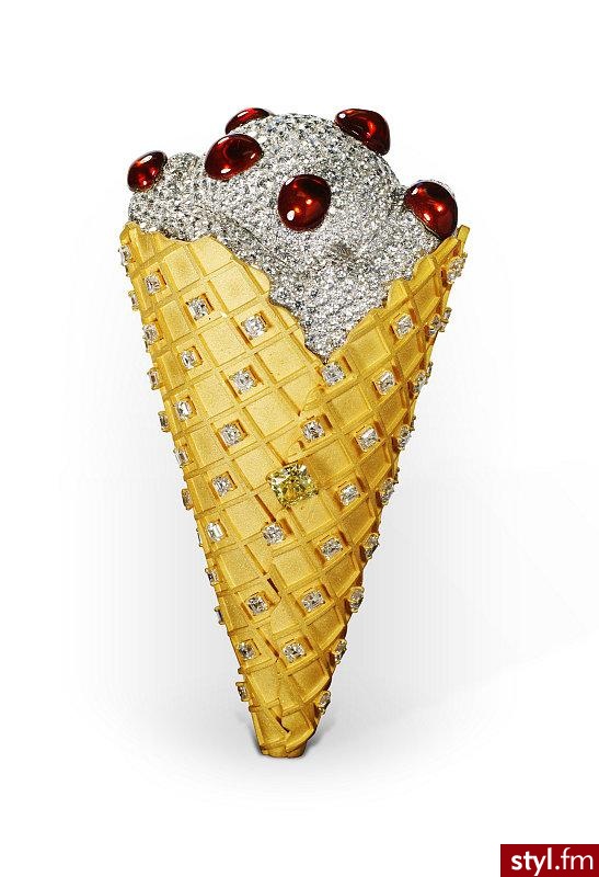 lód w rożku za milion dolarów!! wykonany z 20uncji 18k białego i żółtego złota, 548 okrągłych diamentów, 87 kwadratowych szmaragdów i 5.63 karatowym żółtym szlachetnym kamieniem Radiantem. Projektantami są Lazare Kaplan International Inc. i Bruster’s Real - Gadżety Inne Moda
