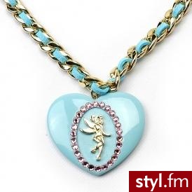 wisiorek. Disney Couture http://www.v.80spurple.com/
Jeżeli już jest proszę o link - Pozostałe Dodatki Moda
