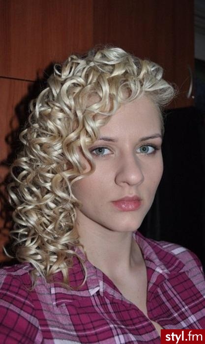 Blond Upięcie Kręcone Wieczorowe Średnie Fryzury