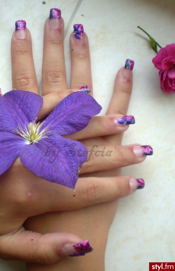 pazurki malinowe. źródło : http://nailsofdreams.blog.onet.pl/ - Paznokcie