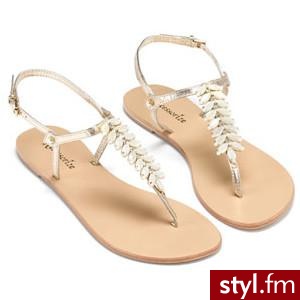 Asha Delicate Leaf Leather Flip Flop - Monsoon - Polyvore. Pobrano ze strony: http://www.polyvore.com/asha_delicate_leaf_leather_flip/thing?id=4701242 - Pozostałe Buty Moda