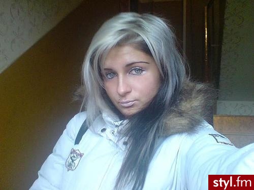 Właśnie takie dziewczyny psują opinie blondynkom ... - Długie Fryzury