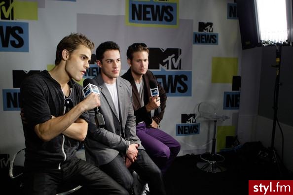Actor Paul Wesley,  Michael Trevino i Matt Davis - Moda uliczna Inne Moda