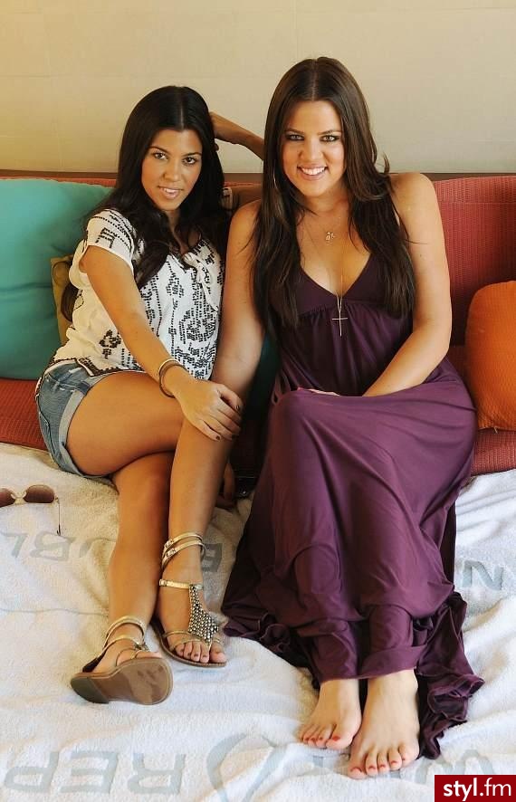 Kourtney & Khloe Kardashian - Moda uliczna Inne Moda