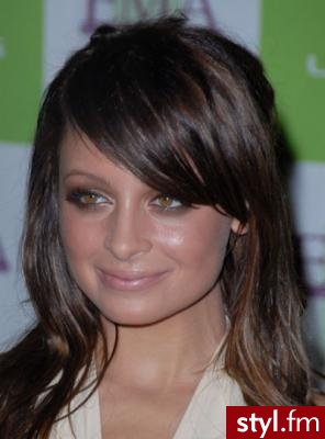 Średnie Fryzury