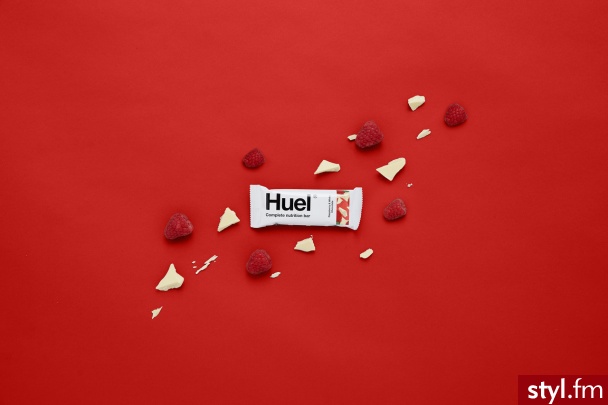 Dziś Huel wprowadza nowy baton. Produkt jest wegański, a przy zaledwie 200 kcal, jest zrobiony z prawdziwych kawałków malin pękających w ustach i zrównoważony słodyczą wiórków z białej czekolady. Dostępny od dziś online https://pl.huel.com/ - Kuchnia