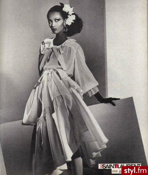 Sukienki Moda