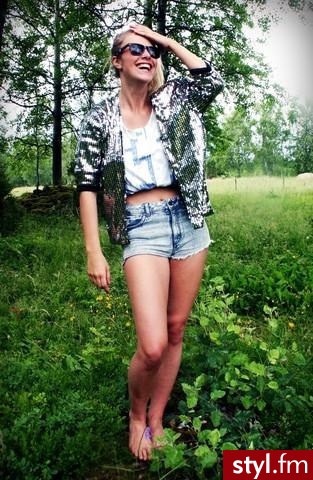 Jeżeli zdjęcie znajduje się już w galerii poproszę o link - Moda uliczna Inne Moda