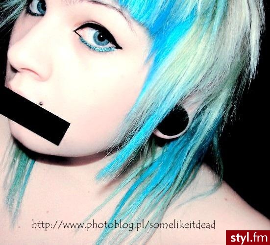 somelikeitdead. dodane za pozwoleniem! - EMO Alternatywne Średnie Fryzury