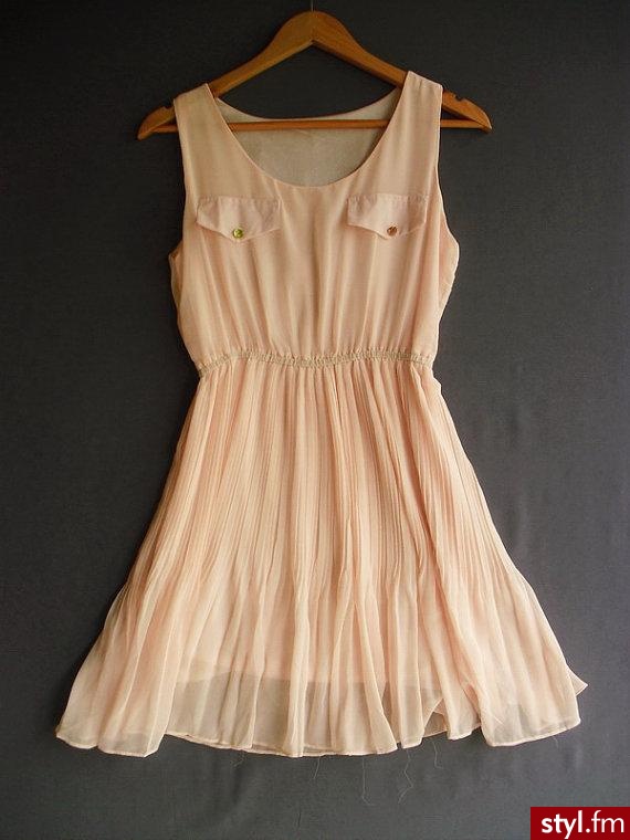 Sukienki Moda