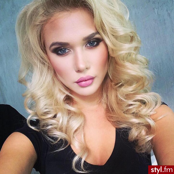 Blond Rozpuszczone Kręcone Na co dzień Długie Fryzury