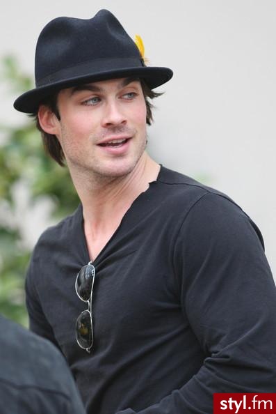 Ian Somerhalder - Nakrycia głowy Dodatki Moda