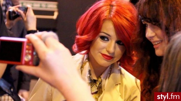 Nowa Cher Lloyd.. nie wiem czy tak super wygląda.. - Średnie Fryzury