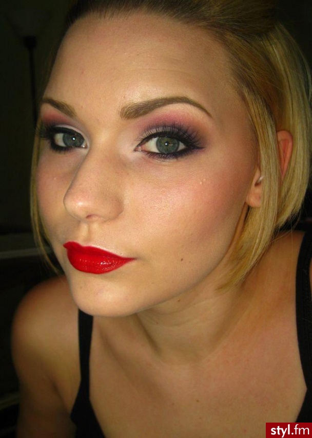 makijaż. Lips:
MAC Brick lip liner
MAC Russian Red lipstick
MAC Cult of Cherry lipglass - Makijaże