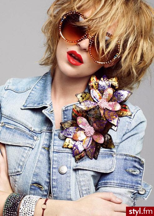 Mango: okulary 199zł, broszka kwiat 299zł jedna, bronsoletka 149zł jedna. - Pozostałe Dodatki Moda