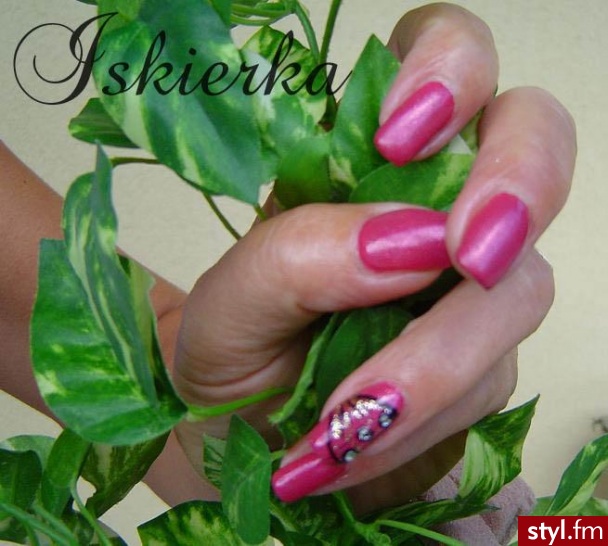 Autor: Dolly motylek. Autor: <b>Dolly</b><br /> Zdobienie Iskierki - Paznokcie