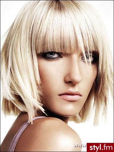 nowe trendy 2008, ostre ciecie. tego roku bardzo modne. nosi sie bob-y, pixie, albo krotkie albo dlugie - Średnie Fryzury