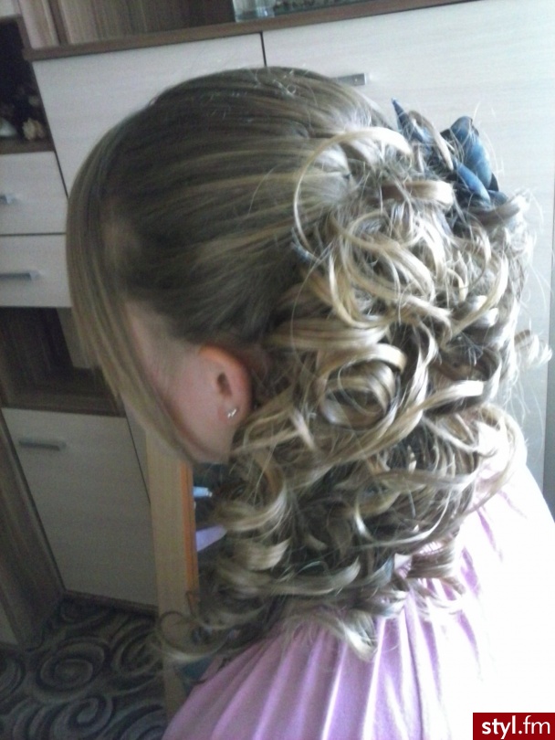 Blond Upięcie Kręcone Wieczorowe Średnie Fryzury