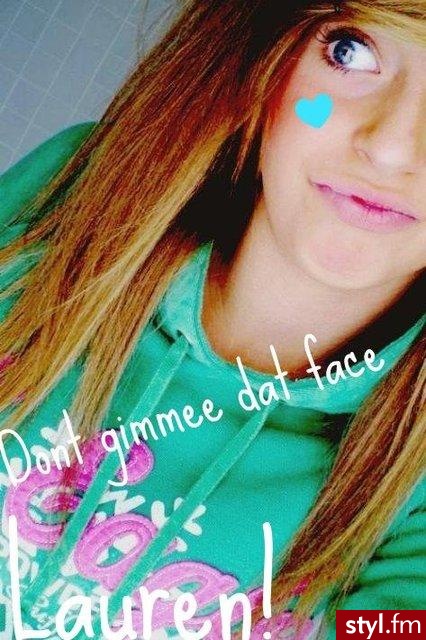 Lauren cyrus the site model..^^ - EMO Alternatywne Średnie Fryzury