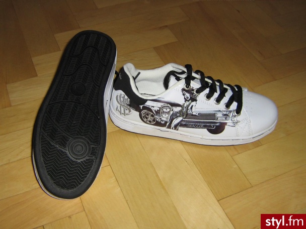 buty z deichmann. a te buty były na półce (ostatnia para) przecenione z 79 na 19 :D 
moze i beznadziejne z wyglądu ale mysle ze nawet sie opłacało - Pozostałe Buty Moda