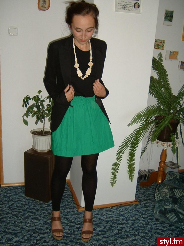 spódniczka, buty, koszulka: ciucholand, marynarka: Bershka, korale: sklep \"Wszystko za 2,50\" :D, getry: New Yorker - Moda uliczna Inne Moda