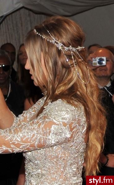 Blond Rozpuszczone Kręcone Na co dzień Długie Fryzury