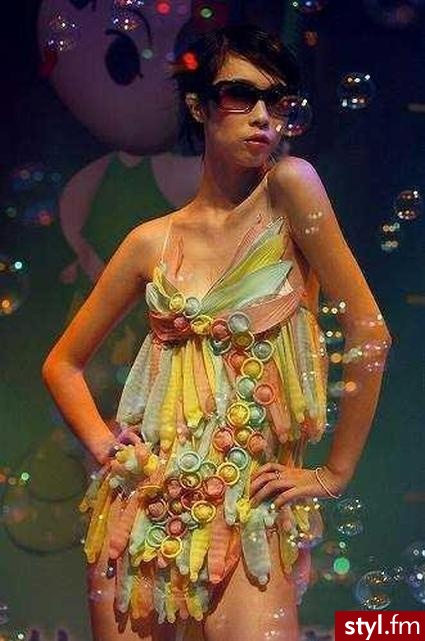 Kreacje z....KONDOMÓW:D - Pozostałe Ciuchy Moda