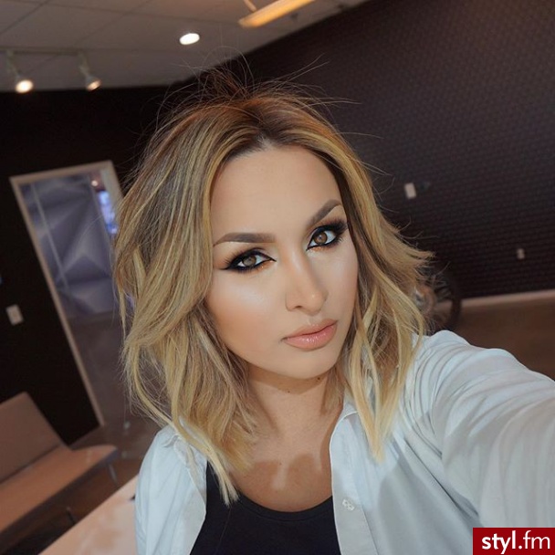 Blond Rozpuszczone Kręcone Na co dzień Średnie Fryzury
