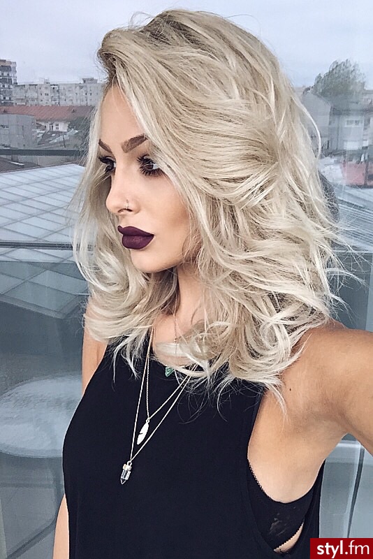 Blond Rozpuszczone Kręcone Na co dzień Średnie Fryzury