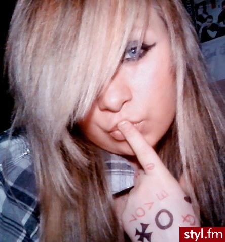 xX TULA Xx. fryz emo blad wlosy ;);* - EMO Alternatywne Średnie Fryzury