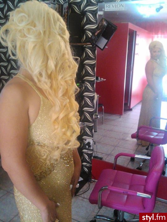 Blond Rozpuszczone Kręcone Wieczorowe Długie Fryzury