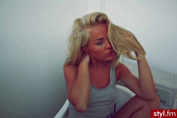 Blond Rozpuszczone Proste Na co dzień Średnie Fryzury