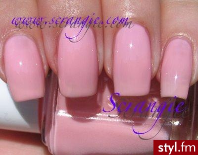 ESSIE LAKIERY
1,4.Luscious Lips
2.Not Just A Pretty Face
3.Cute As A Button - Paznokcie