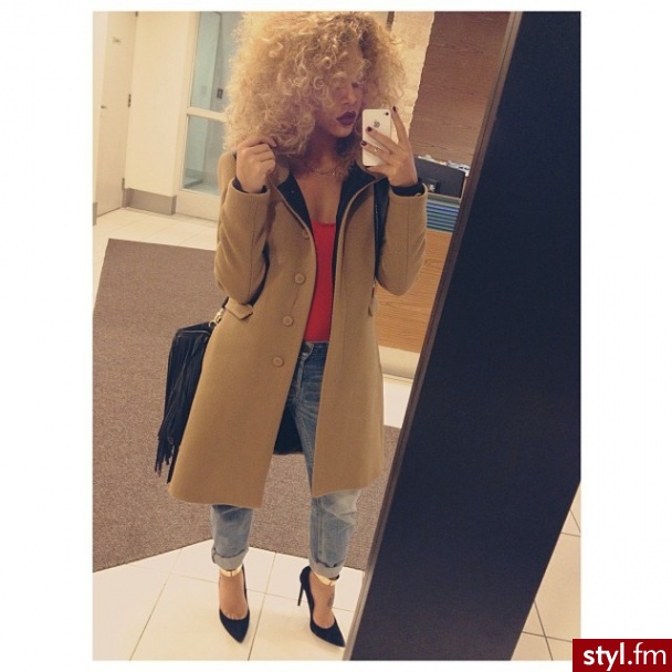 Blond Rozpuszczone Kręcone Na co dzień Średnie Fryzury