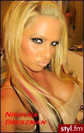 To oczywiście Christine Dolce. Gdyby ktoś niedowierzał: http://images.google.pl/imgres?imgurl=http://www.cristiancontini.it/images/forbidden_christine_dolce.jpg&imgrefurl=http://gallery-images.blogspot.com/2008/09/christina-dolce-is-really-hot-and-hot - Długie Fryzury