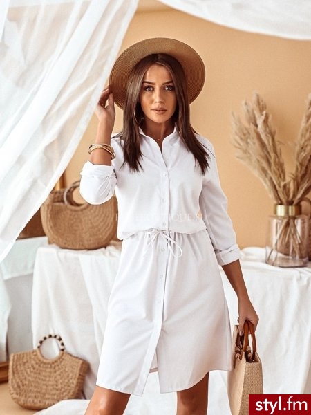 * koszulowa góra
* z długim rękawem
* zapinana na guziki
* wiązana na sznurek ukryty w tunelu
* prostu dół
https://roseboutique.pl/ - Dzienne Sukienki Moda