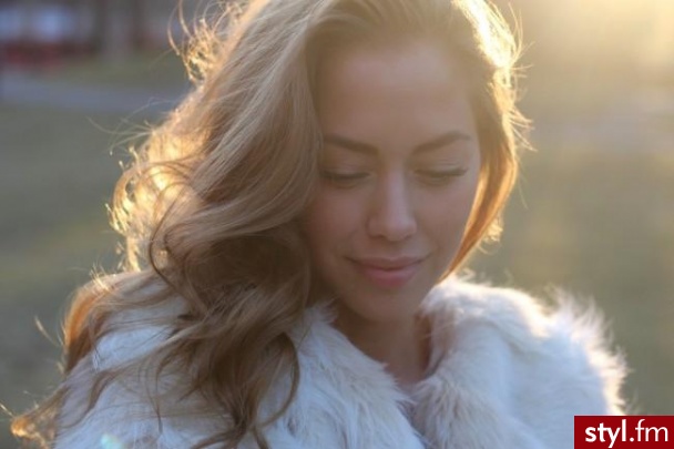 Blond Rozpuszczone Kręcone Na co dzień Średnie Fryzury