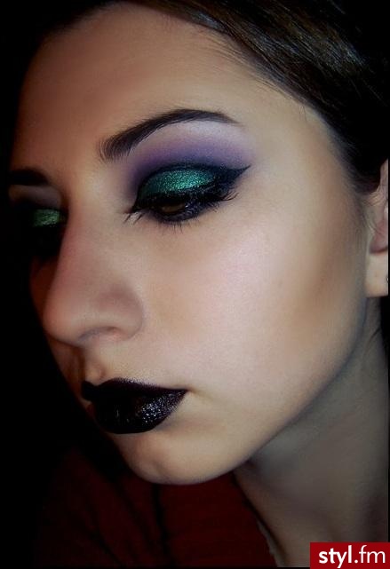 http://eyeshadowgirl94.blogspot.com/2012/11/zielono-fioletowy-makijaz-oka-zapraszam.html - Wieczorowe Makijaże