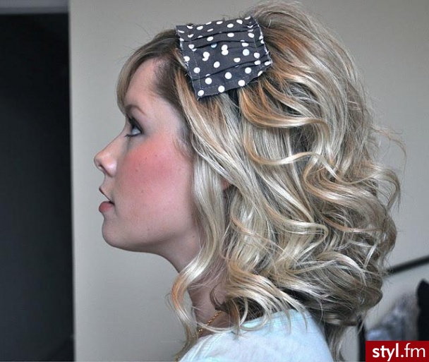 Blond Rozpuszczone Kręcone Na co dzień Średnie Fryzury