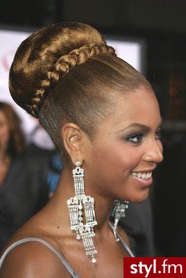 beyonce - Wieczorowe Średnie Fryzury