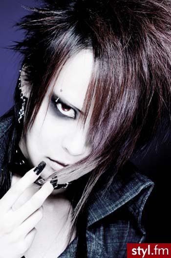 Omi. Omi- gitarzystka exist†trace - Średnie Fryzury