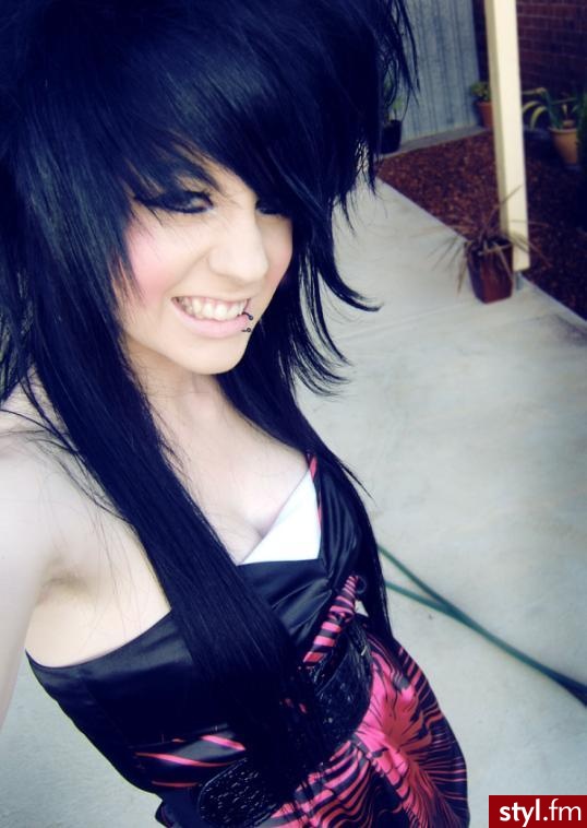 (\",) - EMO Alternatywne Średnie Fryzury