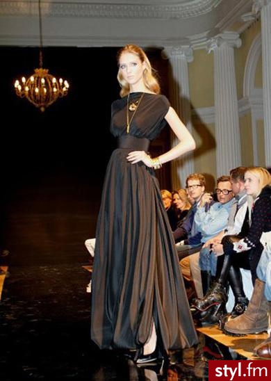 suknia Bohoboco. suknia Bohoboco. Cena: 3 200 zł

Kupisz w warszawskim butiku Bohoboco przy ulicy Mokotowskiej 71. - Pozostałe Ciuchy Moda