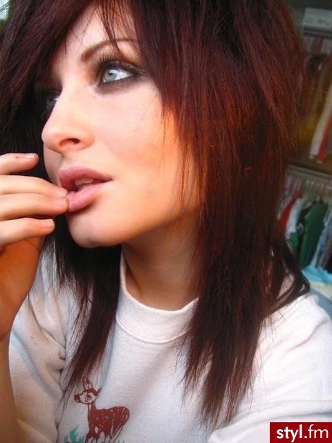 Średnie Fryzury